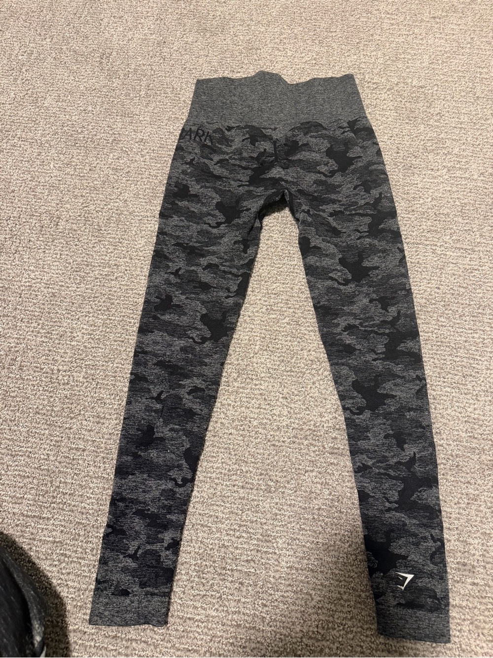 Gymshark black & gray camouflage leggings Size M #gymshark #activewear